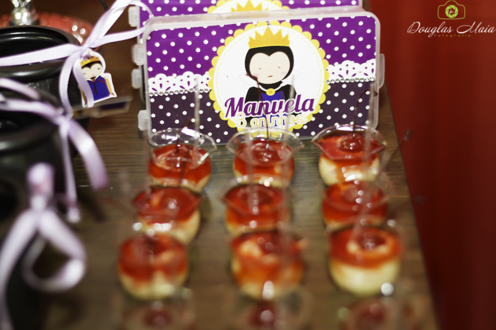 Docinho e marmita Branca de Neve pelo fotógrafo Douglas Maia