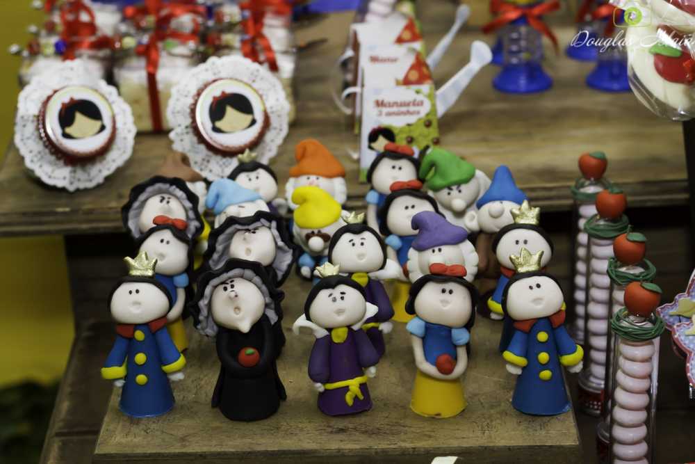 Bonecos personagens Branca de Neve pelo fotógrafo Douglas Maia