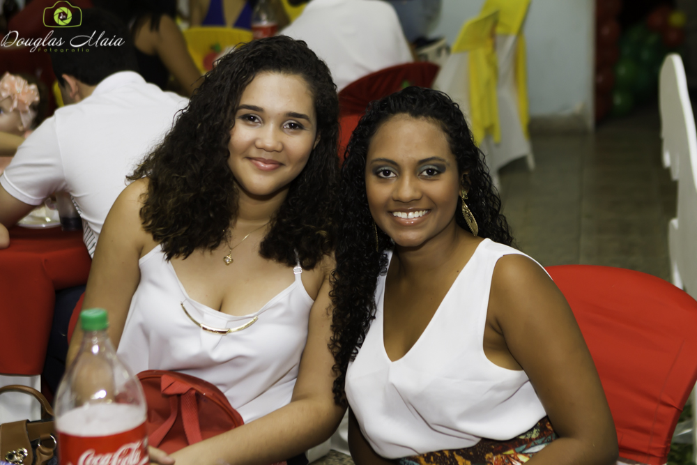 Convidadas felizes pelo fotógrafo Douglas Maia