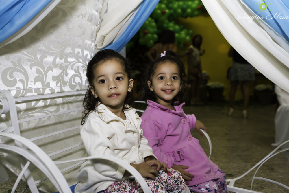 Lindas meninas no aniversário de Manuela pelo fotógrafo Douglas Maia