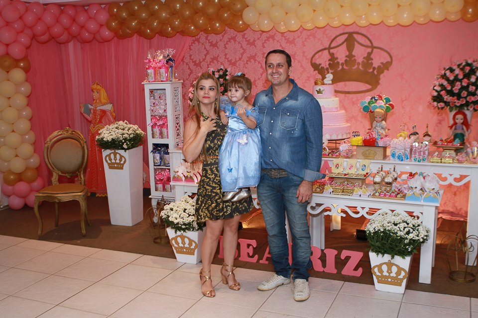 Ana Beatriz e seus pais pelo fotógrafo Douglas Maia