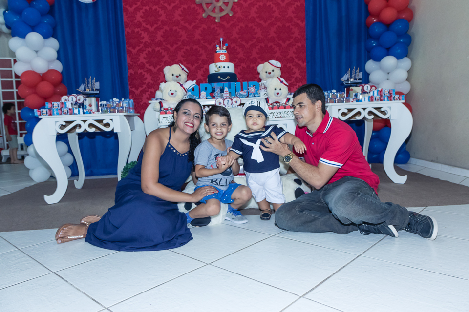 Arthur ao lado do primo pelo fotógrafo Douglas Maia