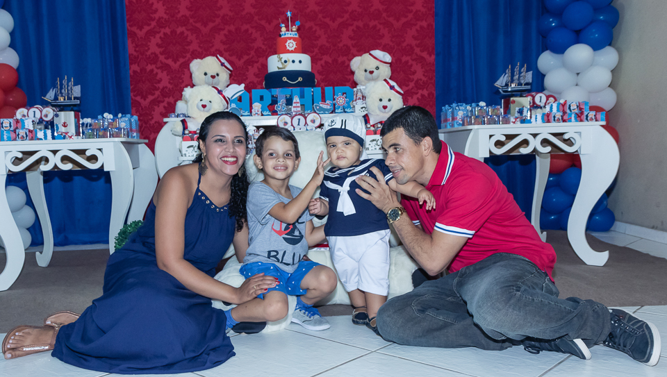 Arthur com seu primo pelo fotógrafo Douglas Maia