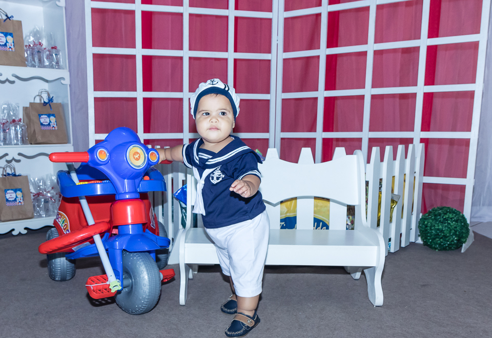 Arthur brincando feliz pelo fotógrafo Douglas Maia