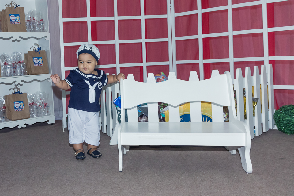 Arthur ao lado do cercadinho pelo fotógrafo Douglas Maia