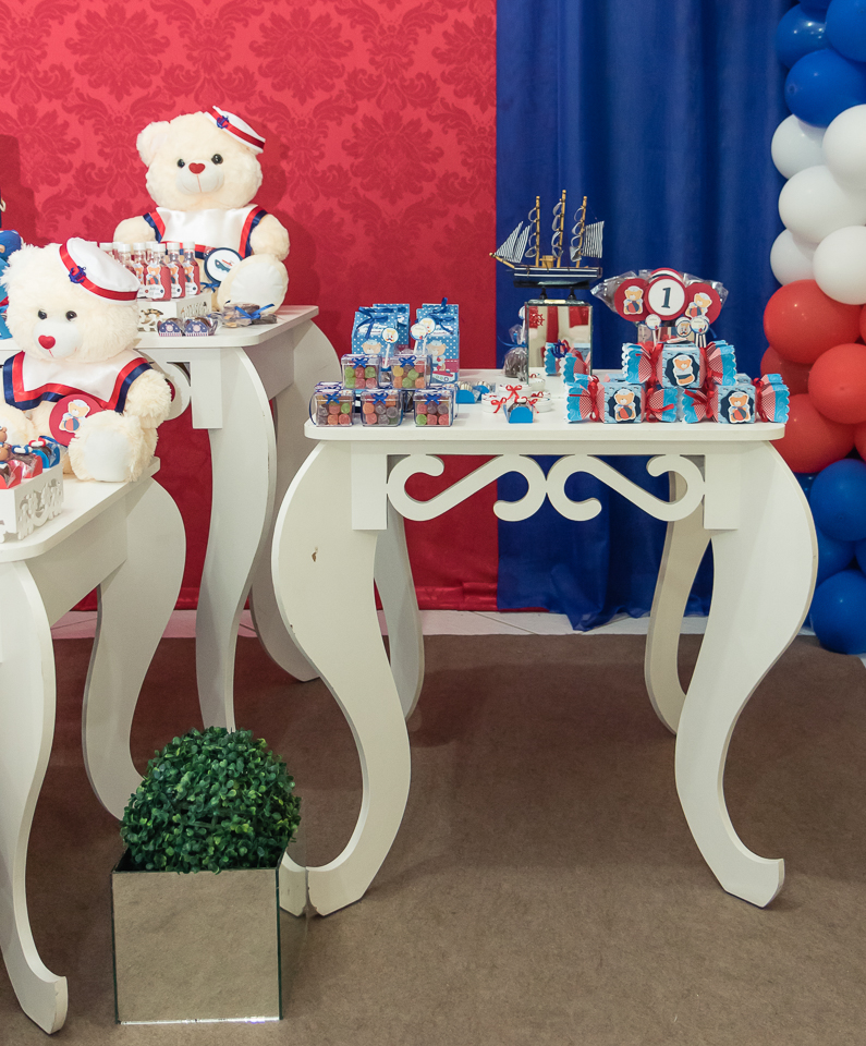 Mesa com algumas lembrancinhas Tema Marinheiro pelo fotógrafo Douglas Maia