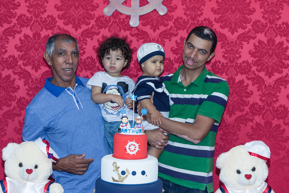 Arthur e coleguinha pelo fotógrafo Douglas Maia