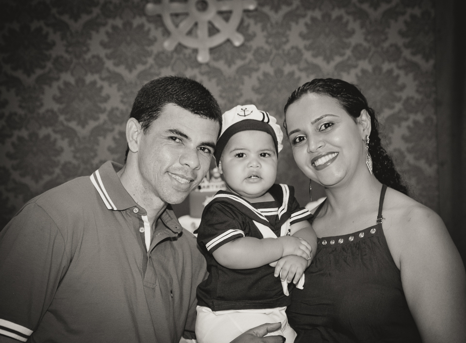 Linda família foto preto e branco pelo fotógrafo Douglas Maia