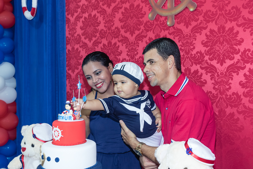 Família com o bolo pelo fotógrafo Douglas Maia