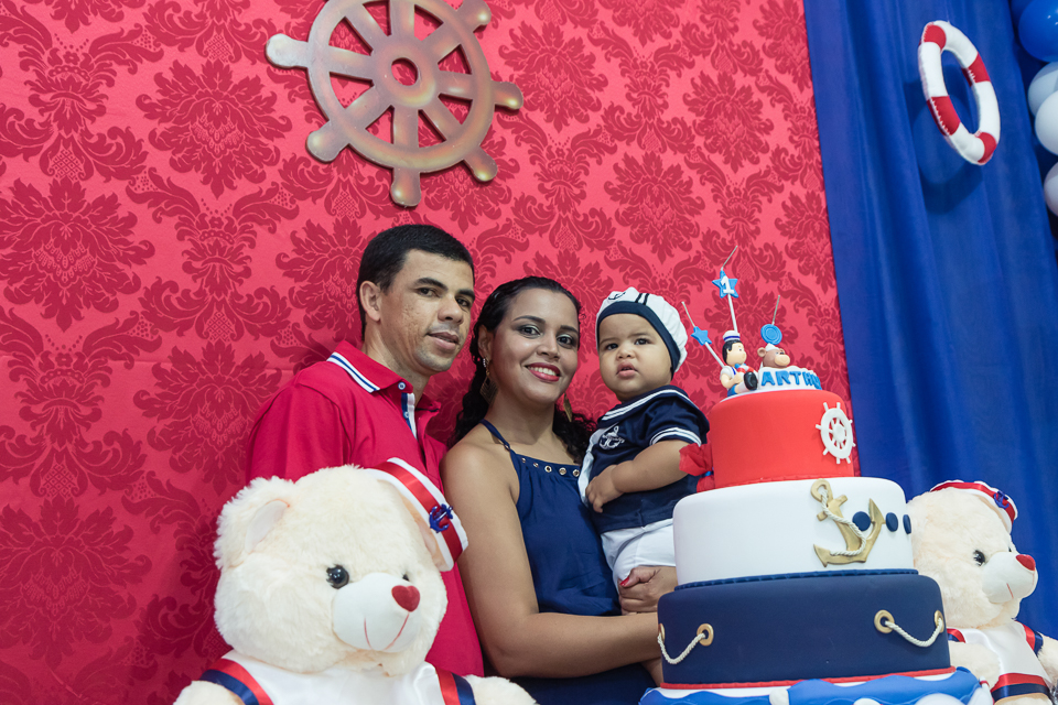 Família posando para a foto pelo fotógrafo Douglas Maia