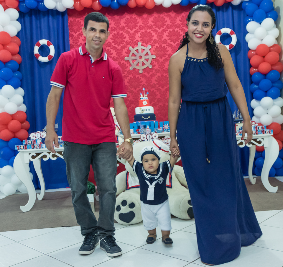 Família andando pelo fotógrafo Douglas Maia