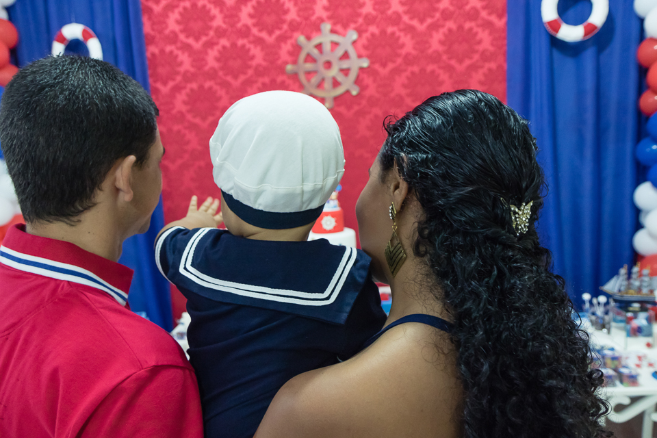 Família de costas pelo fotógrafo Douglas Maia