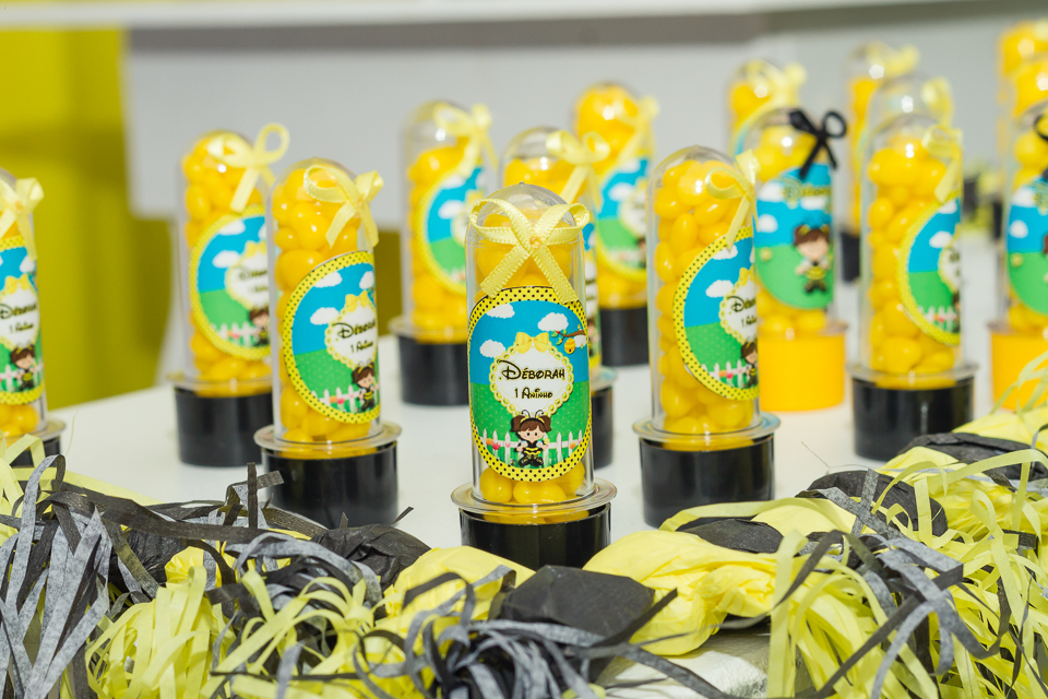 Tubete com balas Tema Abelhinha pelo fotógrafo Douglas Maia