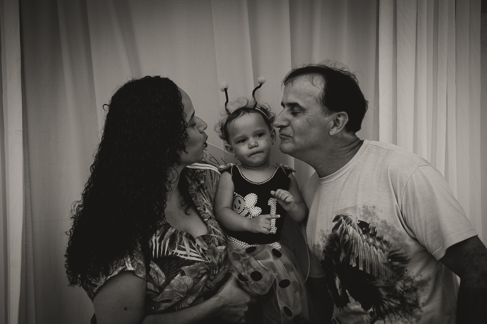 Foto família preto e branco pelo fotógrafo Douglas Maia