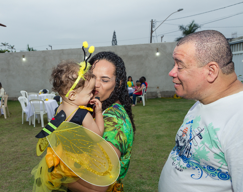 Déborah e sua mãe com o vovô pelo fotógrafo Douglas Maia