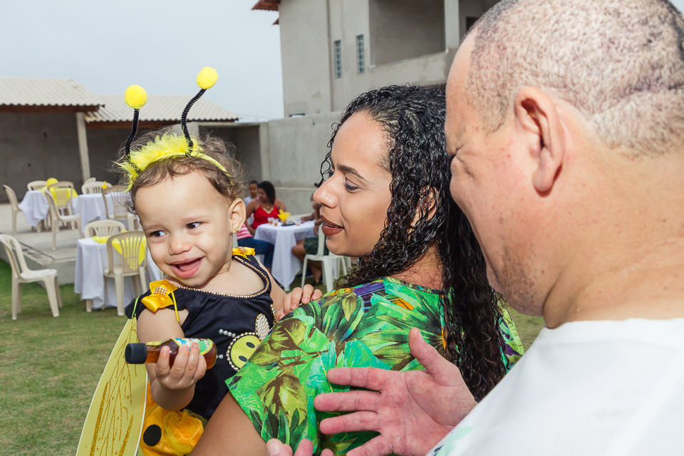 Vovô brincando com Déborah pelo fotógrafo Douglas Maia