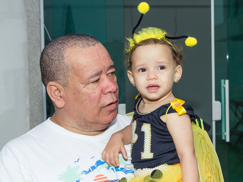 Déborah com o vovô pelo fotógrafo Douglas Maia