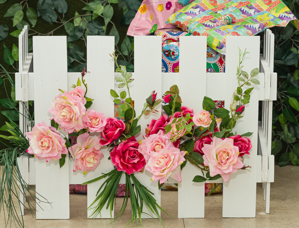 Flores na decoração Tema Abelhinha pelo fotógrafo Douglas Maia