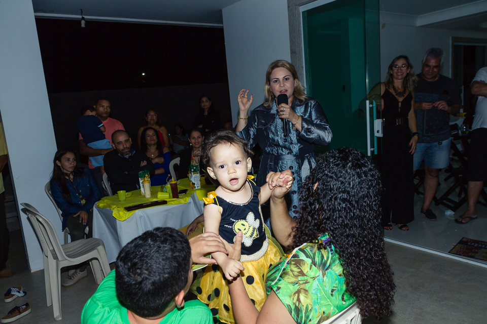Dra. Kênia falando pelo fotógrafo Douglas Maia