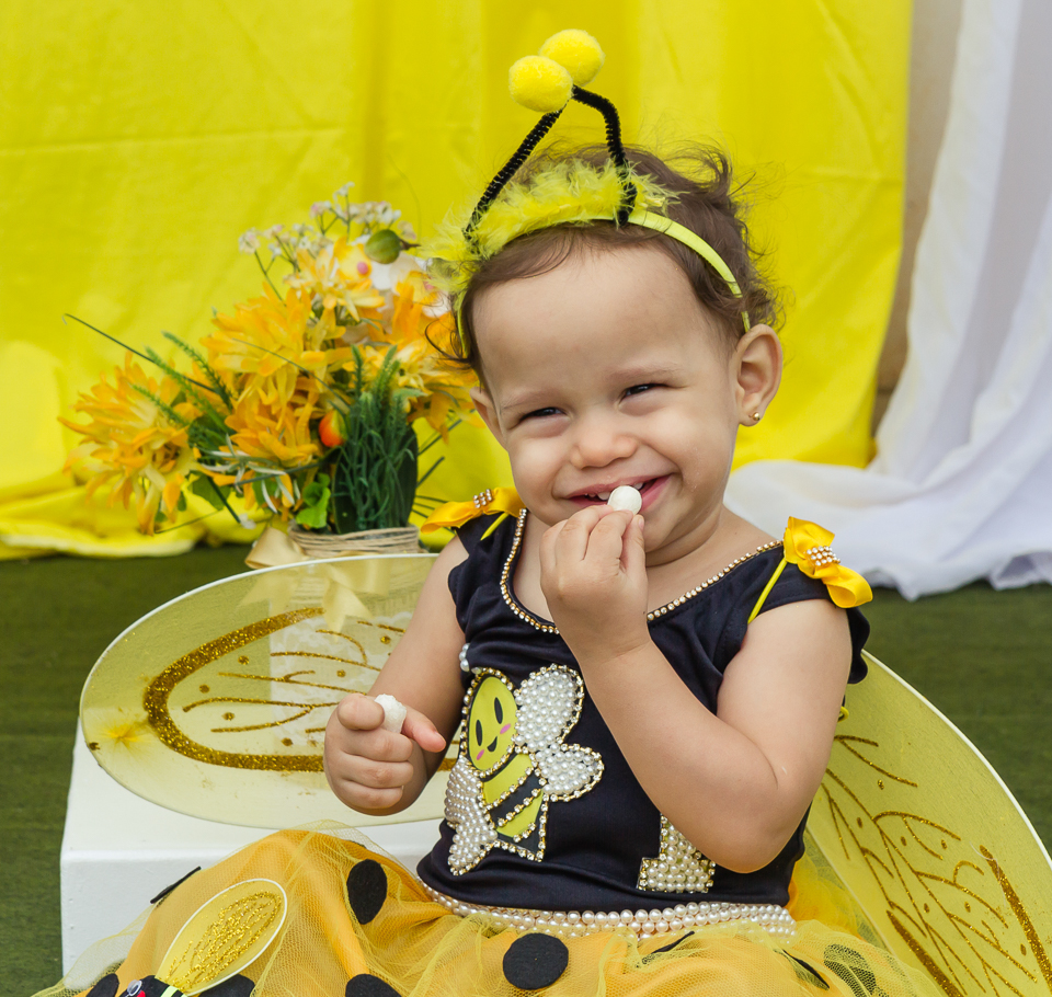 Deborah comendo pelo fotógrafo Douglas Maia