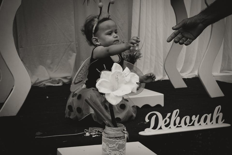 Déborah foto preto e branco pelo fotógrafo Douglas Maia