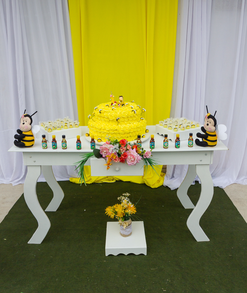 Mesa decorada Tema Abelhinha pelo fotógrafo Douglas Maia
