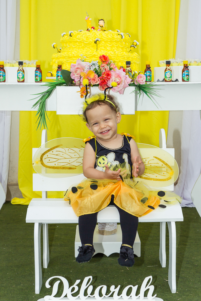 Abelhinha sorrindo pelo fotógrafo Douglas Maia