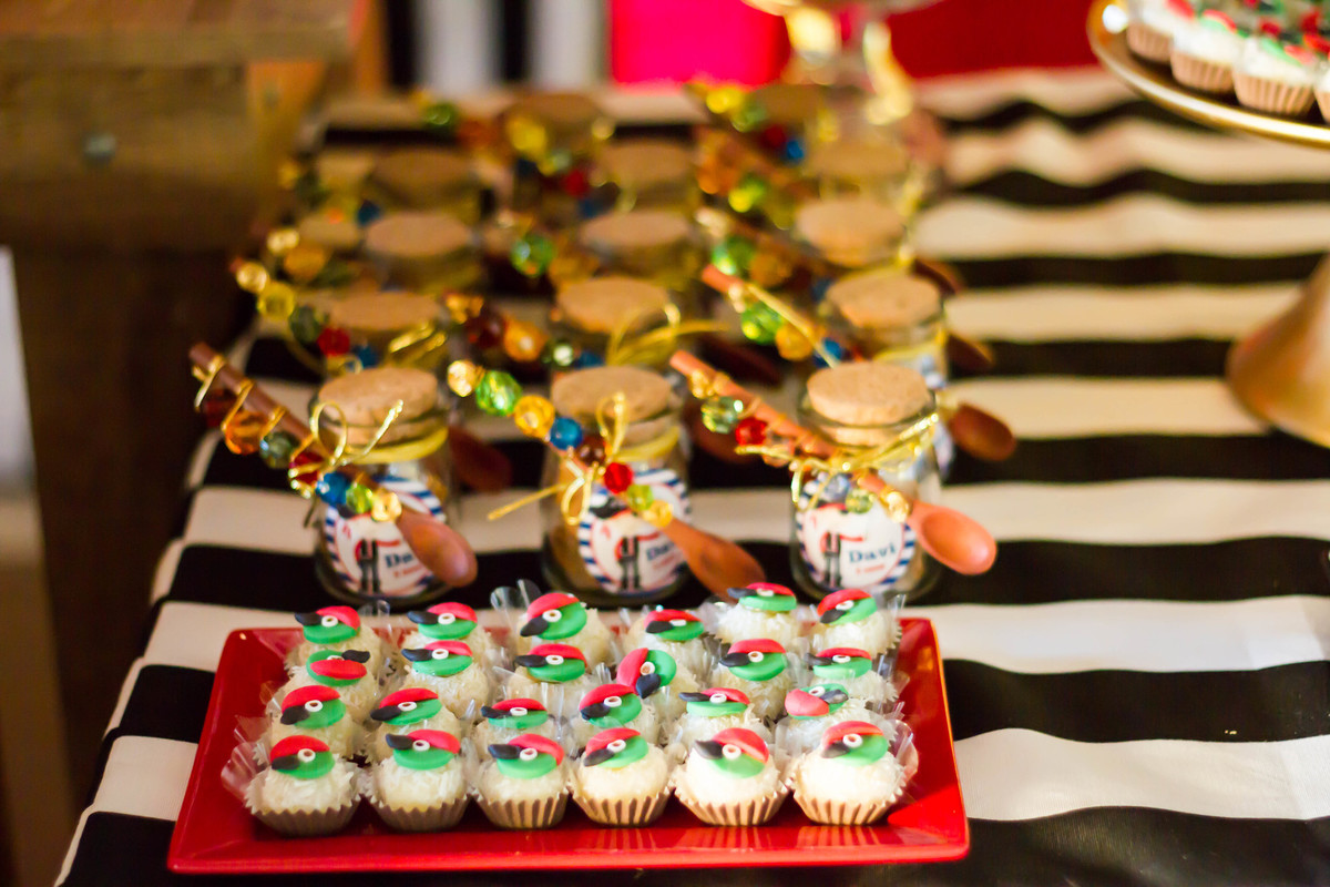 Doces e pote personalizado Tema Marinheiro e Pirata pelo fotógrafo Douglas Maia