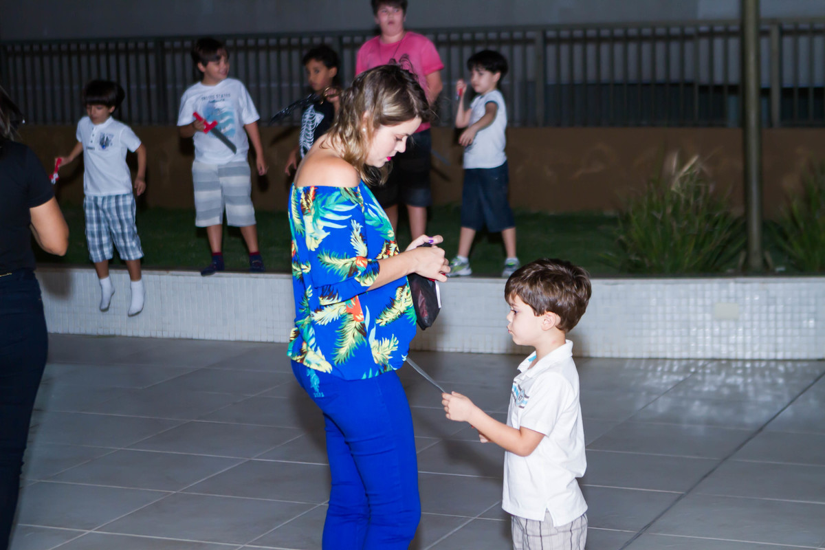Menino e sua mãe pelo fotógrafo Douglas Maia