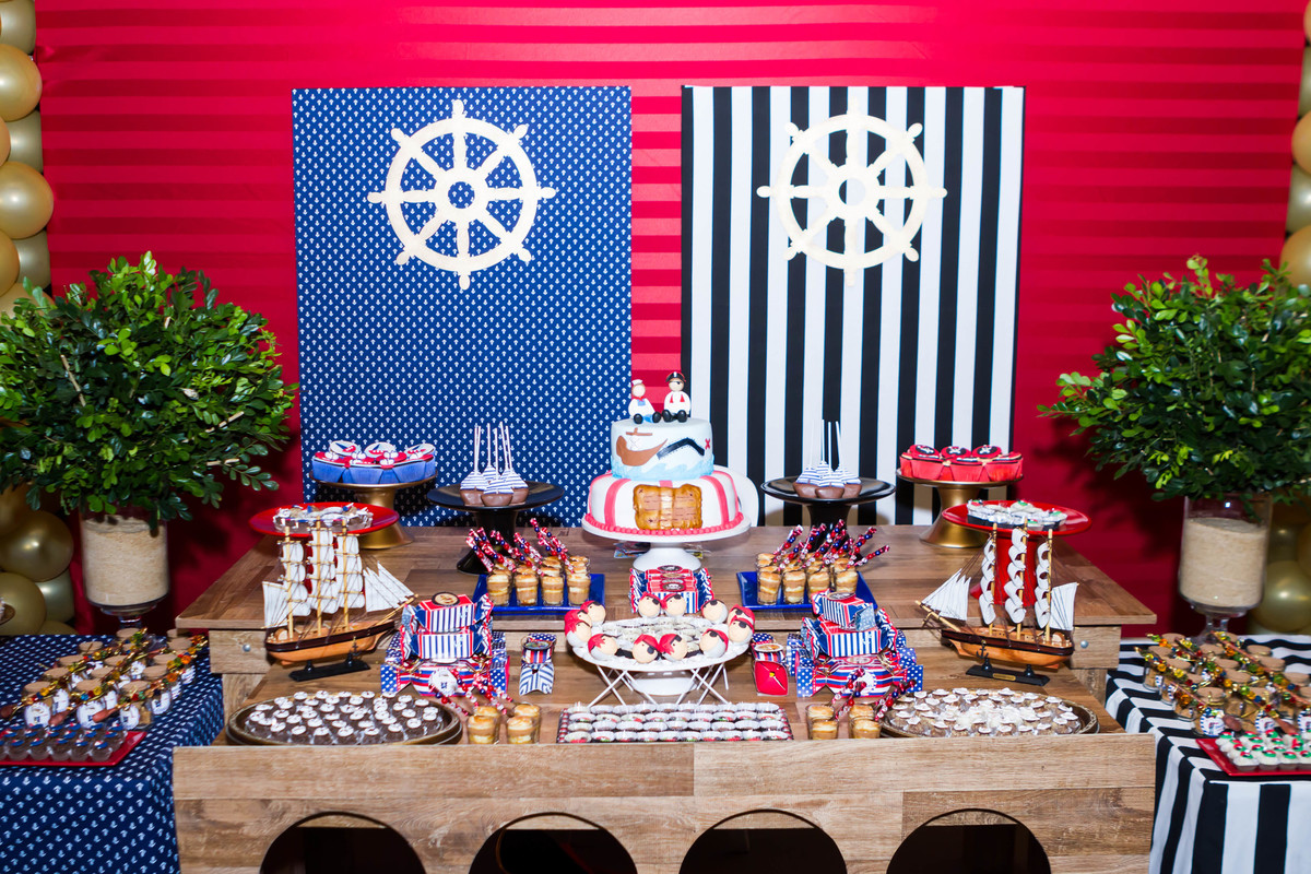Mesa decorada Tema  Marinheiro e Pirata pelo fotógrafo Douglas Maia