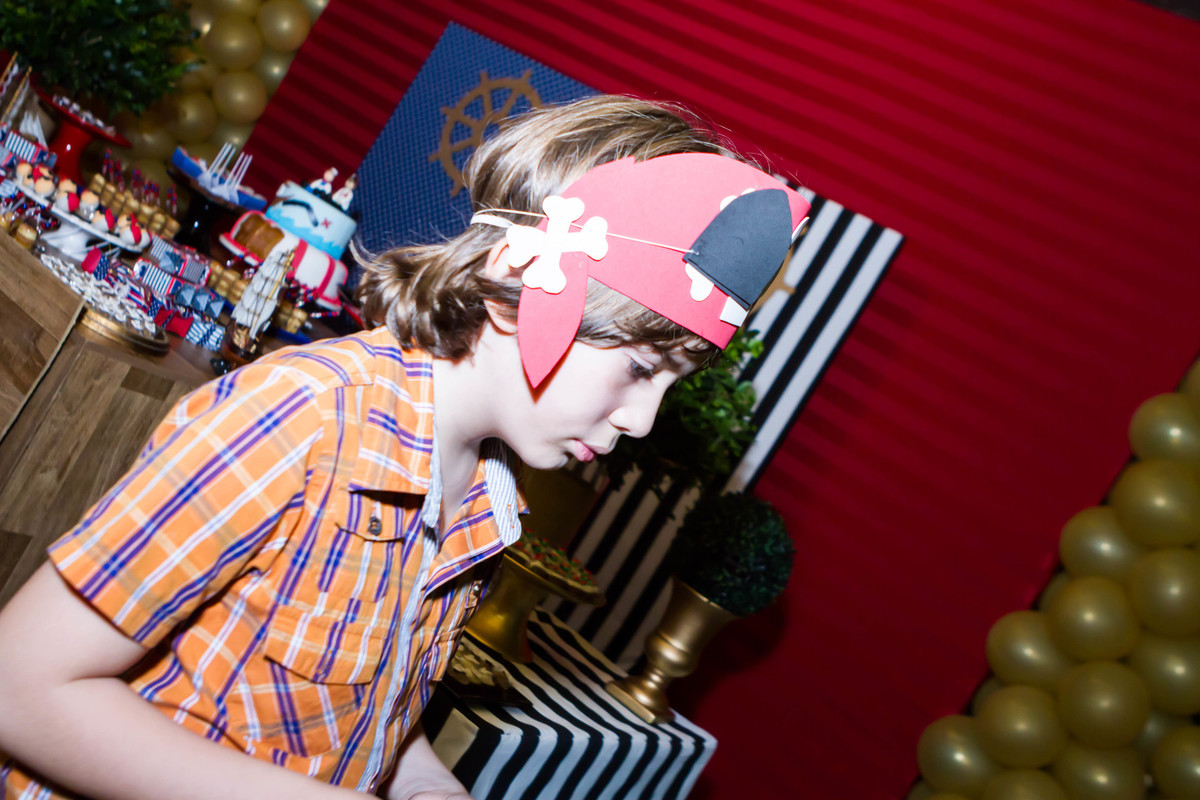 Menino vestido de pirata pelo fotógrafo Douglas Maia