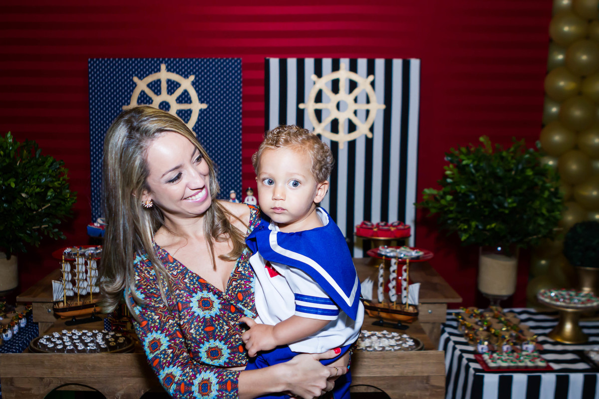 Rafael no colo da mãe pelo fotógrafo Douglas Maia