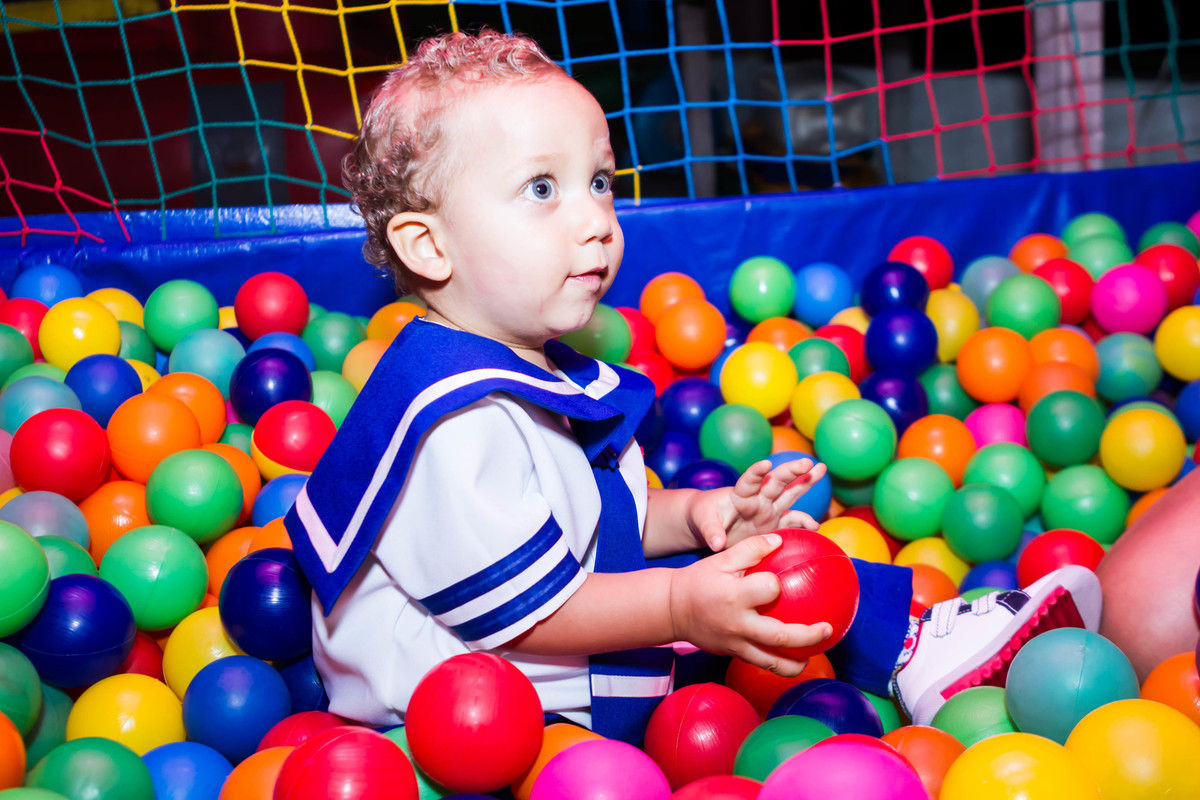 Rafael segura bolinha pelo fotógrafo Douglas Maia
