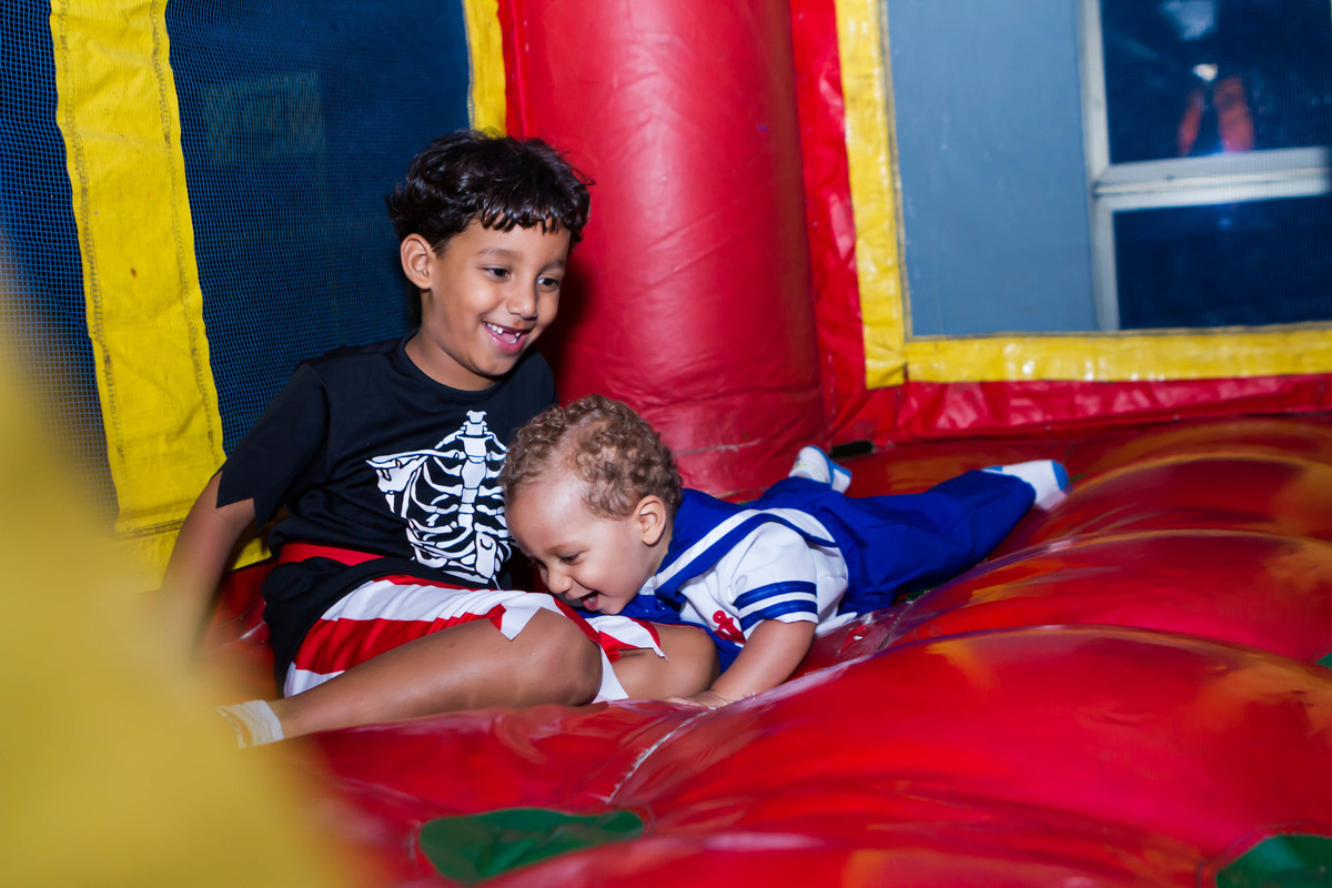 Irmãos felizes pelo fotógrafo Douglas Maia