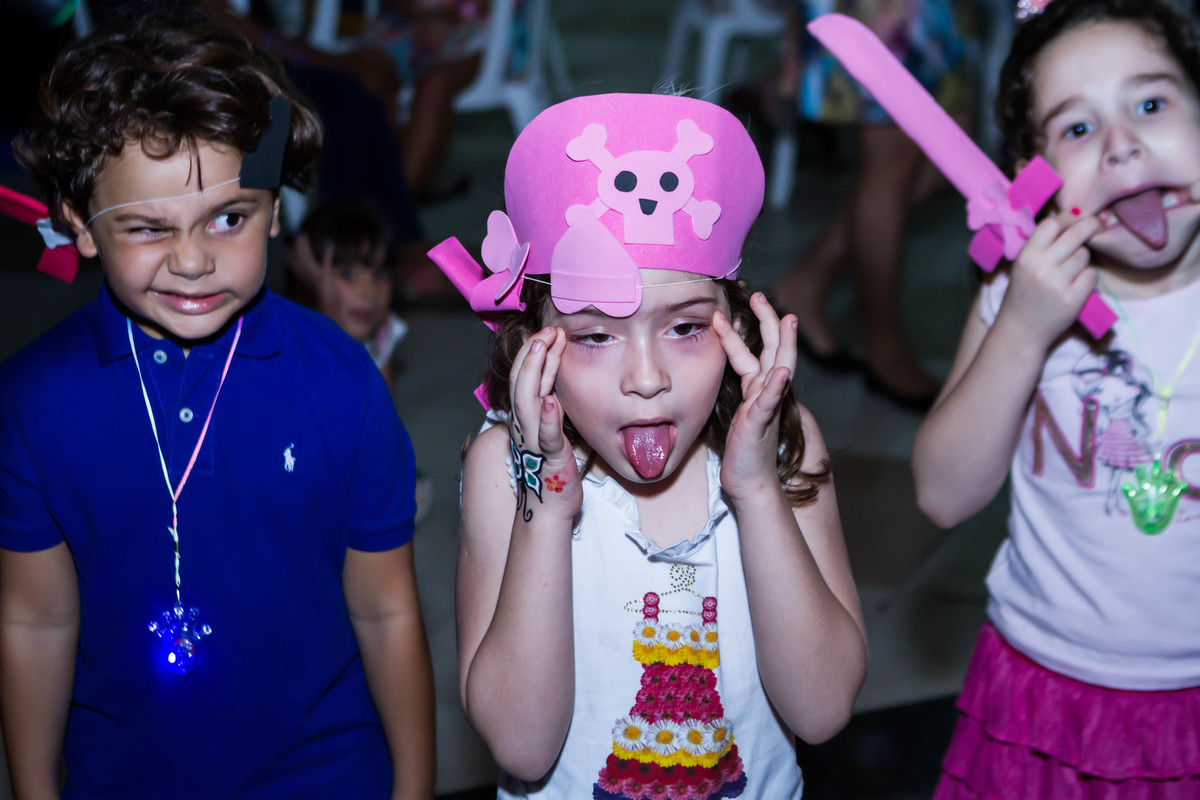 Careta feita por menina pelo fotógrafo Douglas Maia