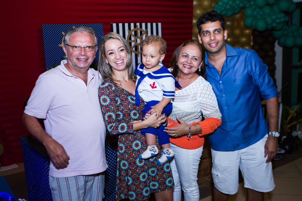 Família ao lado de pessoas queridas pelo fotógrafo Douglas Maia