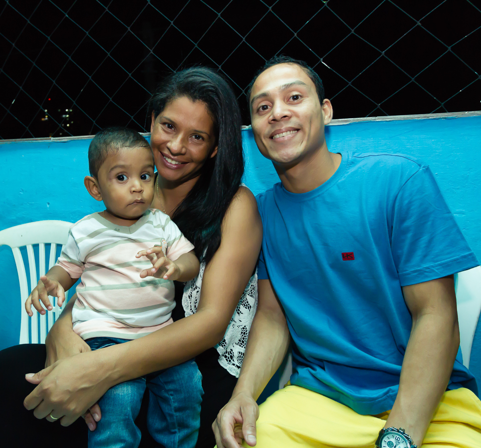 Casal com menininho pelo fotógrafo Douglas Maia
