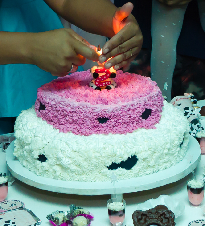 Acendendo a vela pelo fotógrafo Douglas Maia