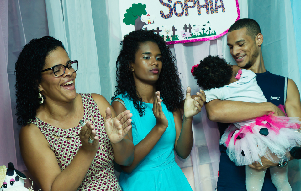 Cantando Parabéns pelo fotógrafo Douglas Maia