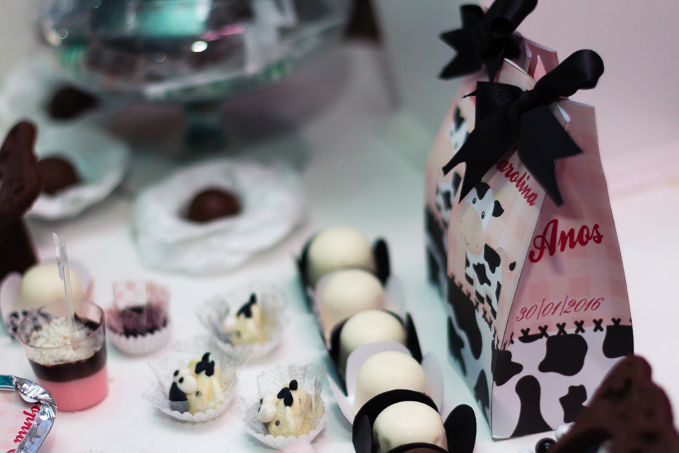 Doce vaquinha e bombom branco pelo fotógrafo Douglas Maia