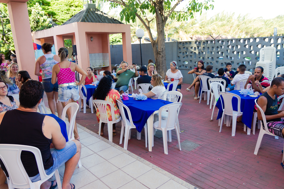 Convidados aproveitam a festa pelo fotógrafo Douglas Maia