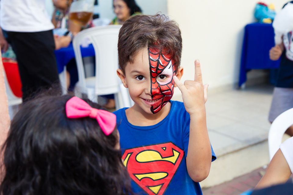 Pintura facial infantil homem aranha pelo fotógrafo Douglas Maia