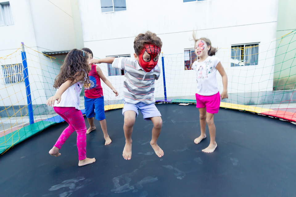 Homem aranha no pula pula pelo fotógrafo Douglas Maia