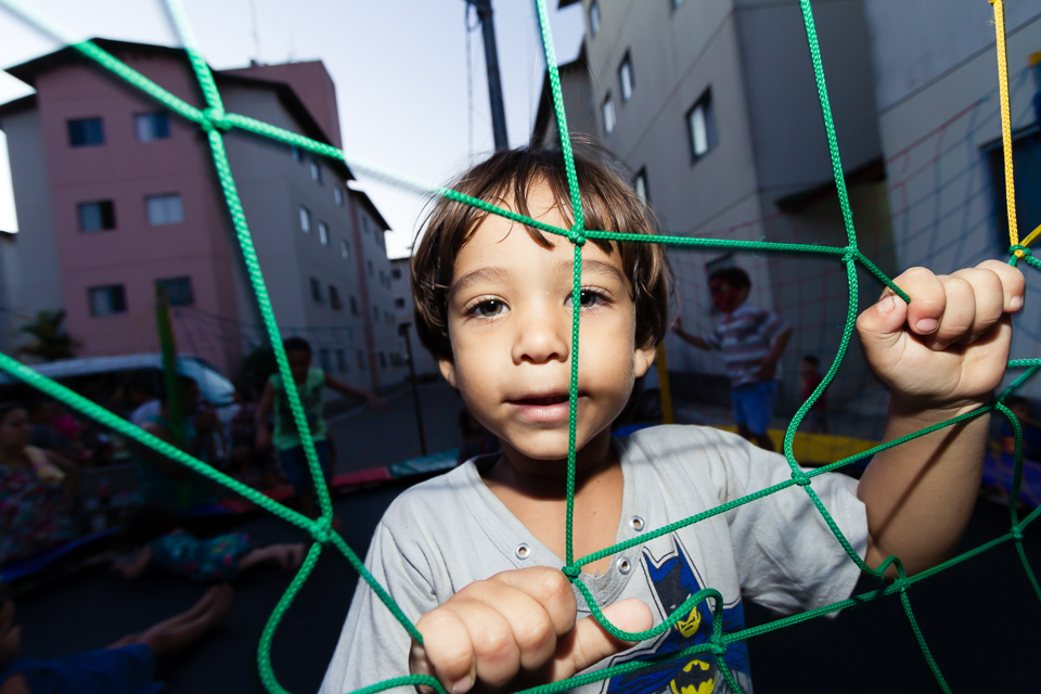 Menino pelo fotógrafo Douglas Maia