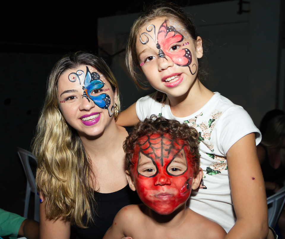 Pinturas faciais borboletas e homem aranha pelo fotógrafo Douglas Maia