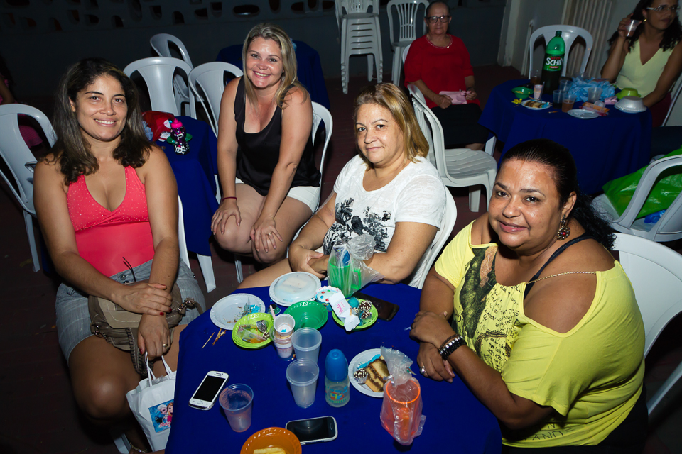 Convidadas sentadas pelo fotógrafo Douglas Maia