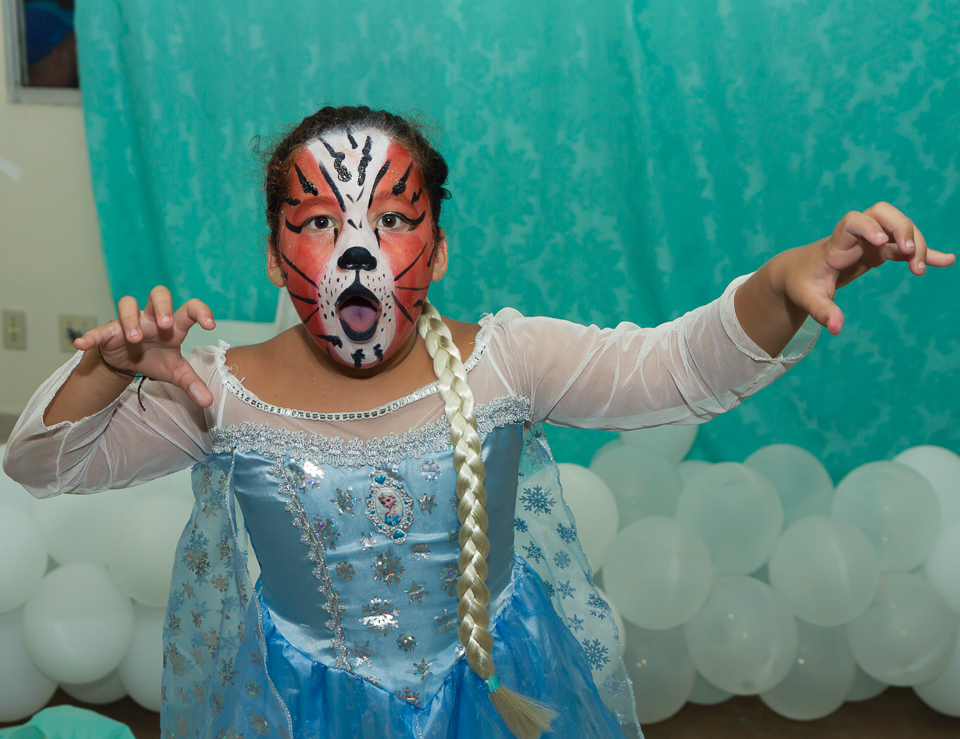 Pintura facial Duda pelo fotógrafo Douglas Maia