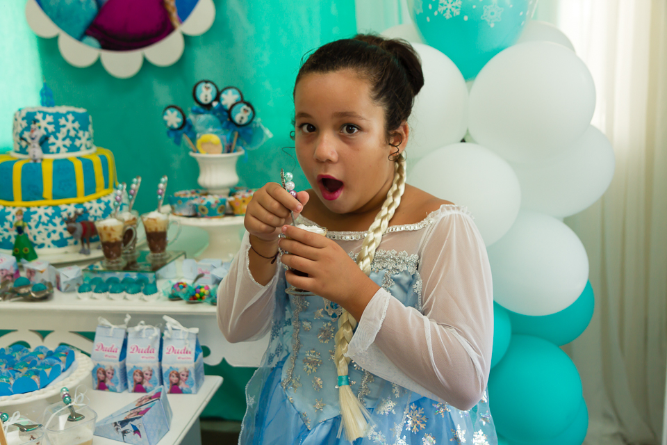 Duda comendo pelo fotógrafo Douglas Maia