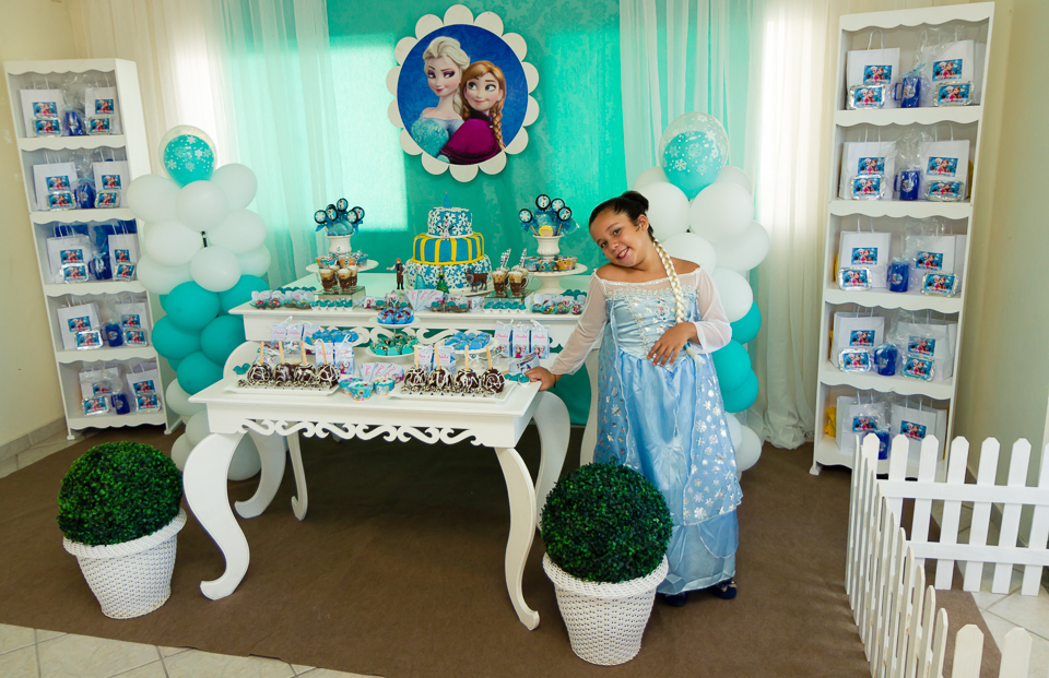 Duda apoia na mesa pelo fotógrafo Douglas Maia