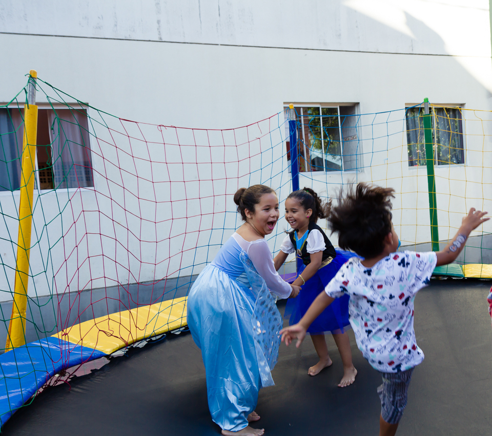Muita alegria no pula pula pelo fotógrafo Douglas Maia